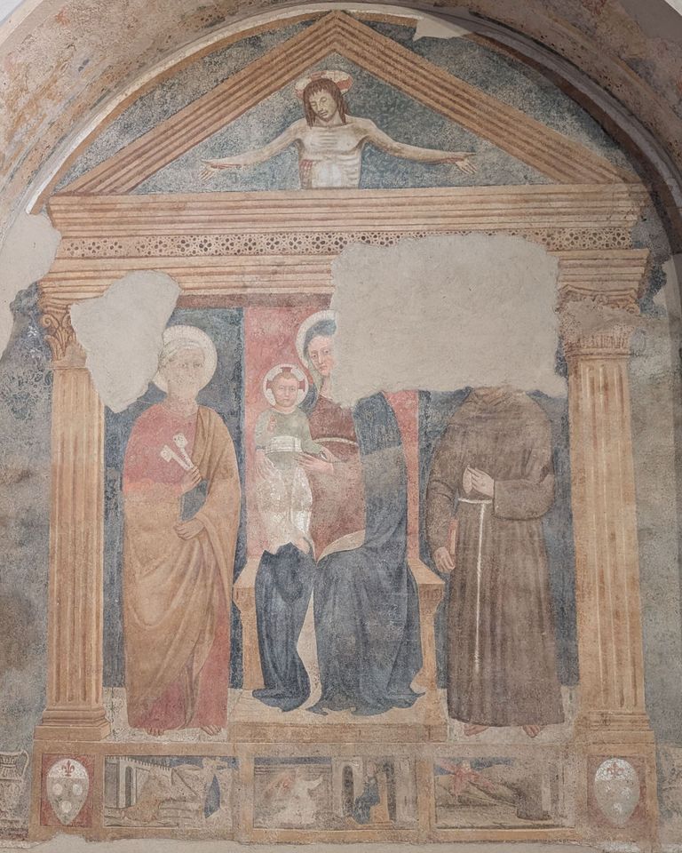 Madonna in trono, san Pietro e san Francesco - Paolo Schiavo (attribuito), 1450 ca., affresco staccato Madonna in trono, san Pietro e san Francesco - Paolo Schiavo (attribuito), 1450 ca., affresco staccato