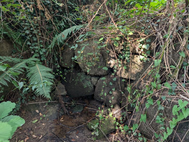 I resti dell'attraversamento del fosso vicino a Grania